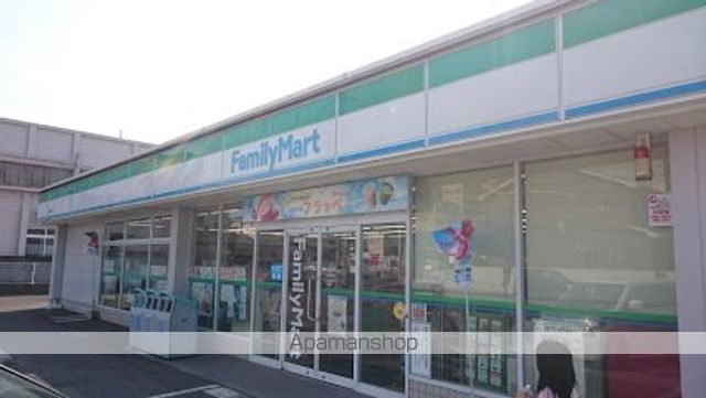 コンビニ　ファミリーマート（コンビニ）まで895m