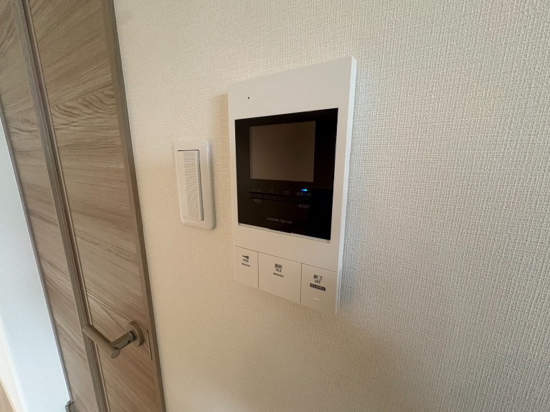 セキュリティ　ＴＶモニター付インターホンです。来客者の顔が見えるので安心！