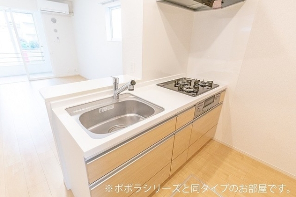 キッチン　※参考写真　同建築メーカー施工の同間取完成他物件のものです。