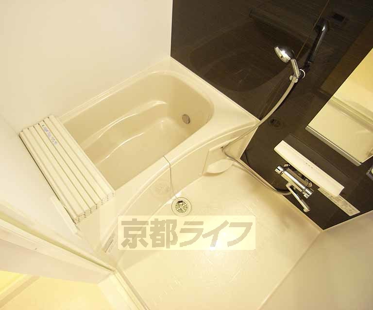 バス・シャワールーム　大きな浴槽です。