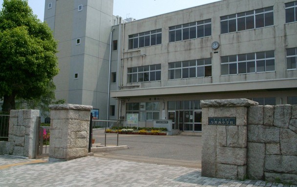 中学校　さいたま市立 与野西中学校（中学校）まで818m