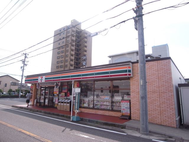 コンビニ　セブンイレブン（コンビニ）まで580m
