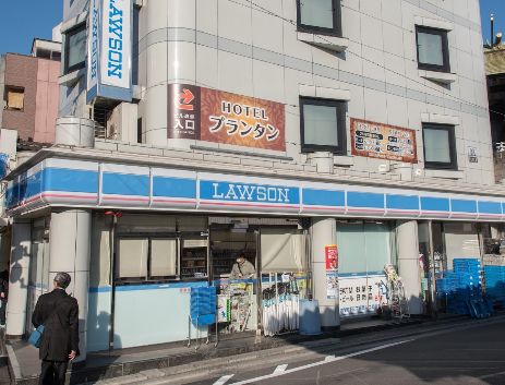 コンビニ　ローソン鶯谷駅前店（コンビニ）まで358m