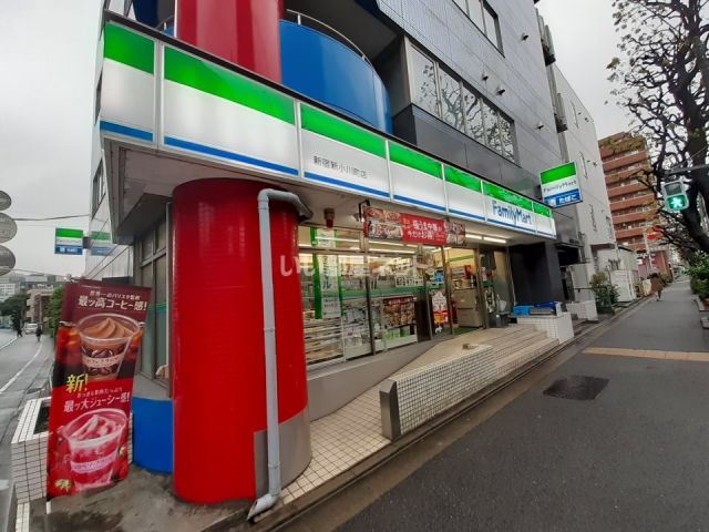 コンビニ　ファミリーマート新宿新小川町店（コンビニ）まで308m