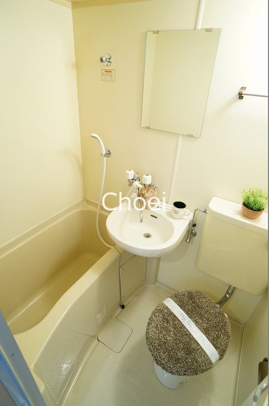バス・シャワールーム　※別部屋の写真です
