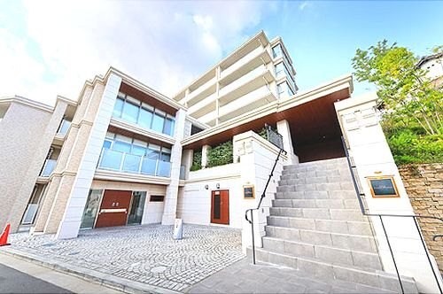 建物外観　オートロック完備