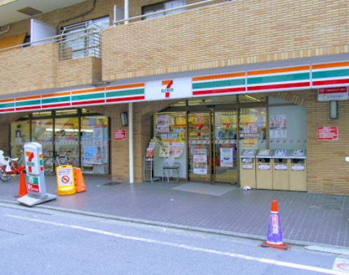 コンビニ　セブン－イレブン上目黒３丁目店（コンビニ）まで116m