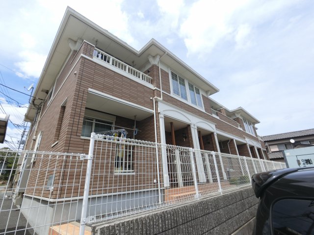 ＪＲ総武線 千葉駅 バス乗車時間：16分 最寄りバス停で下車 徒歩3分 築16年