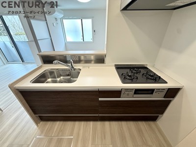 キッチン　収納豊富なシステムキッチン3口ガスコンロ