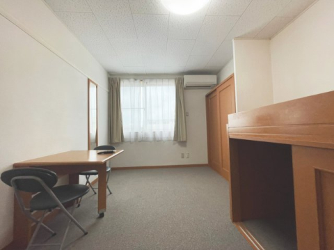 ホークIIの居間写真
