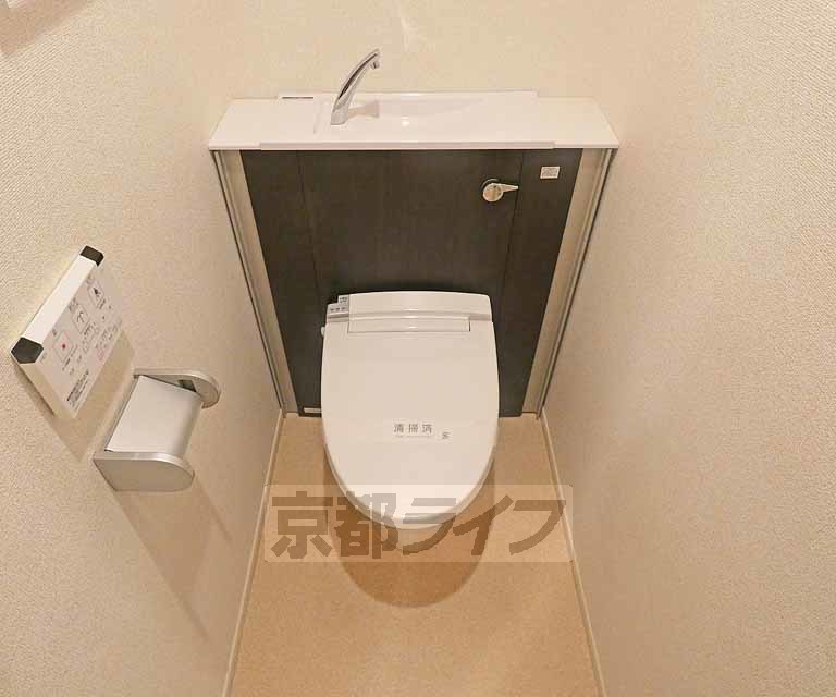 京福電鉄北野線 北野白梅町駅 徒歩15分 3階建 築10年のトイレ写真