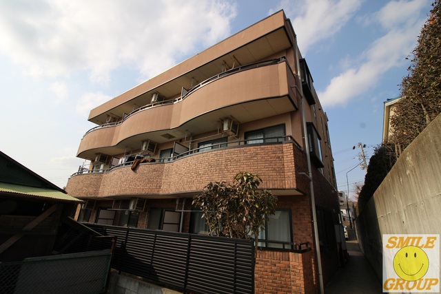 建物外観　おしゃれなタイル張りです。