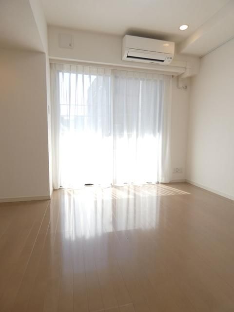 その他部屋・スペース　開放的な寝室です