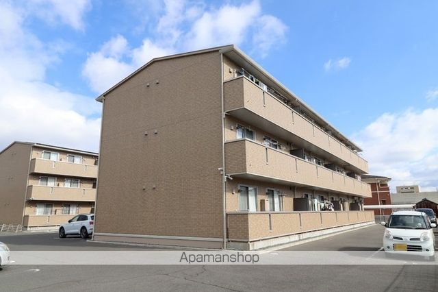 リバーパレス B棟の外観写真