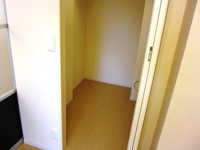収納　同物件、反転タイプ