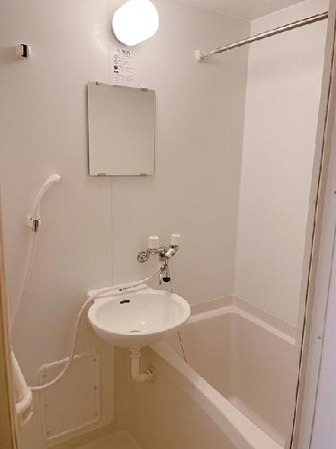 バス・シャワールーム　同タイプ物件の為、形状や間取寸法、色調等が実際とは異なります