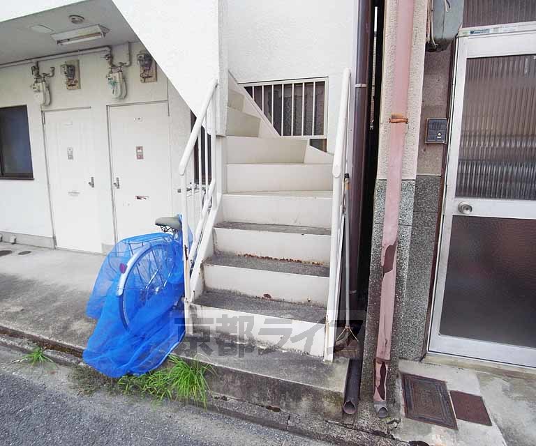 【四条コーポのロビー】