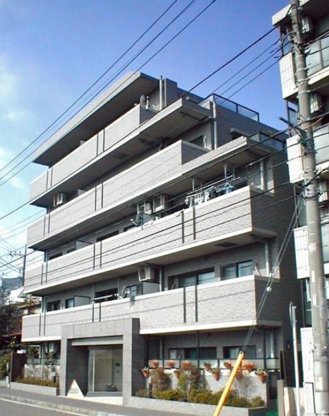 横浜市神奈川区新子安のマンションの建物外観