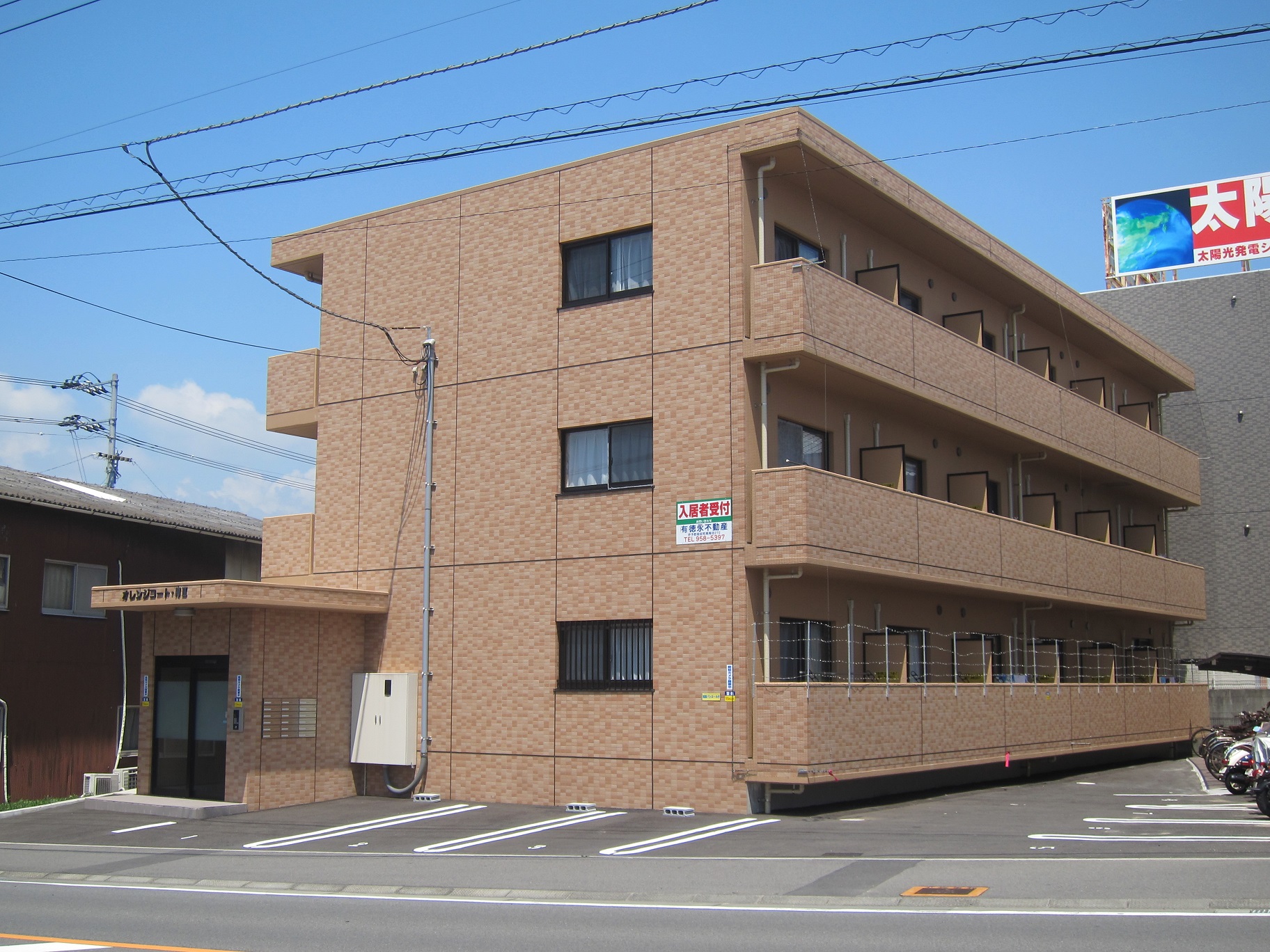 伊予郡砥部町高尾田のマンションの建物外観