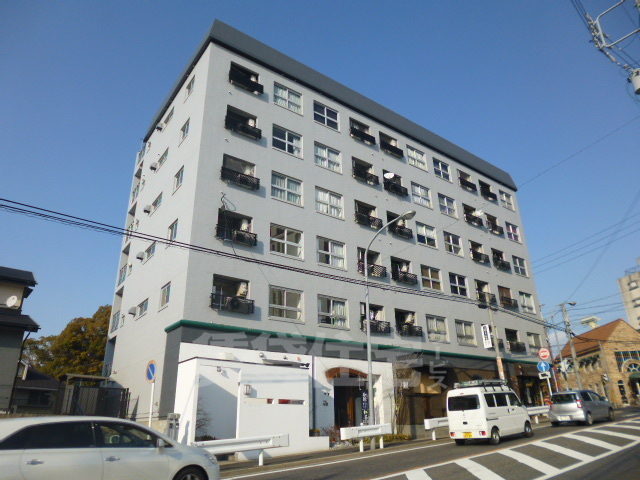 名古屋市昭和区上山町のマンションの建物外観
