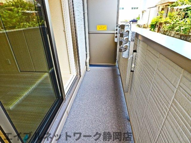 バルコニー　外からの目が気にならないバルコニーで洗濯物が干せます