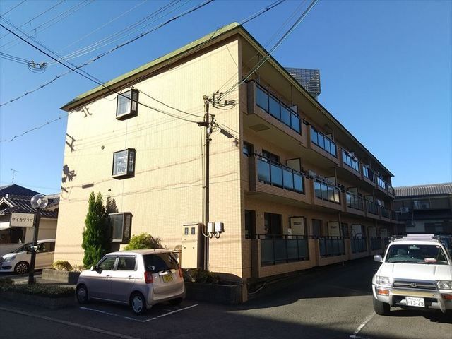 和歌山市関戸のマンションの建物外観