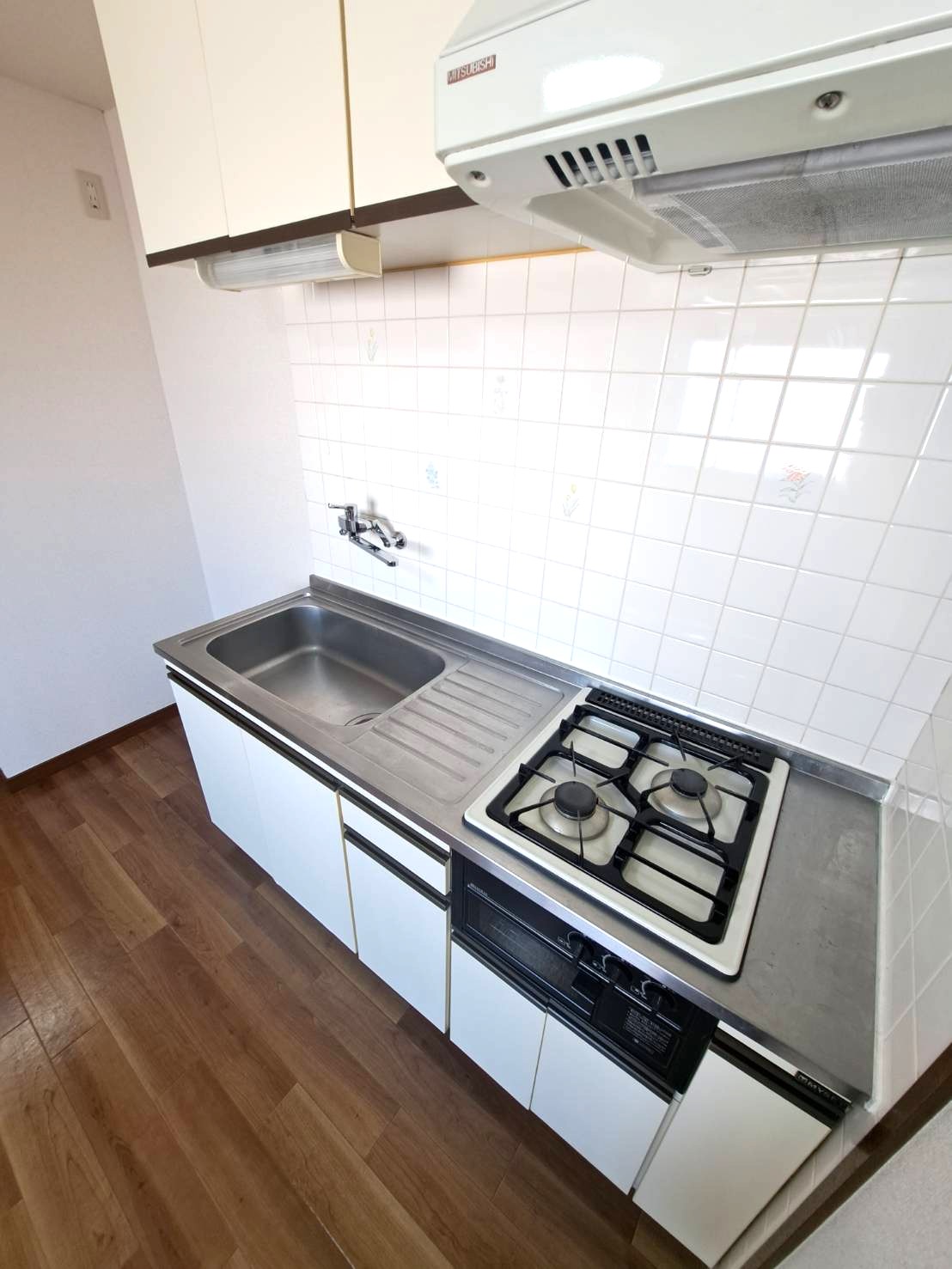 キッチン　グリル付きの2口システムキッチン☆