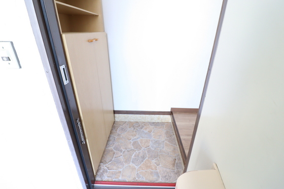 玄関　※別号室の写真です