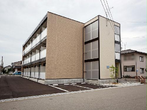 【レオパレスパラーム　ユーマの建物外観】