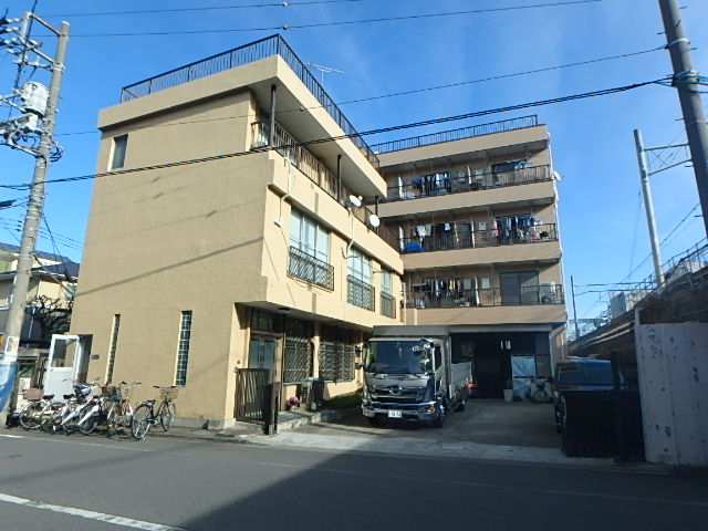 荒川区荒川のマンションの建物外観