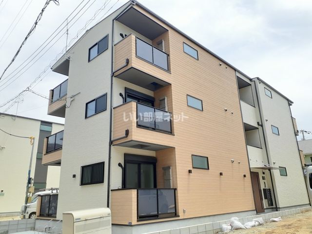 【東大阪市岩田町のアパートの建物外観】