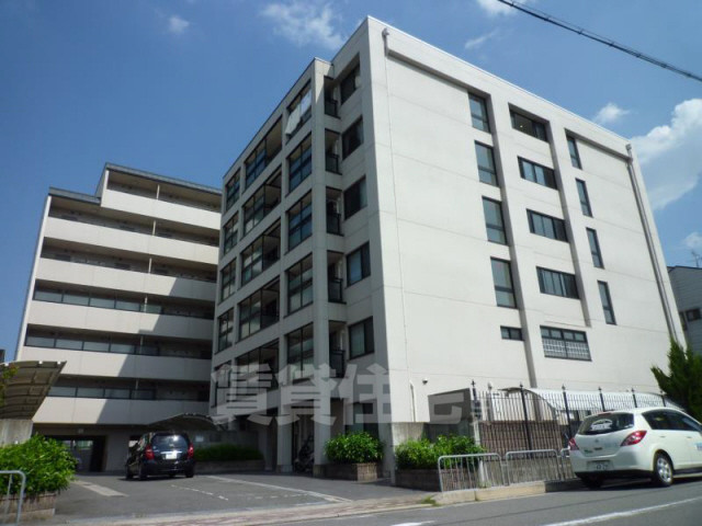 京都市右京区西院西貝川町のマンションの建物外観