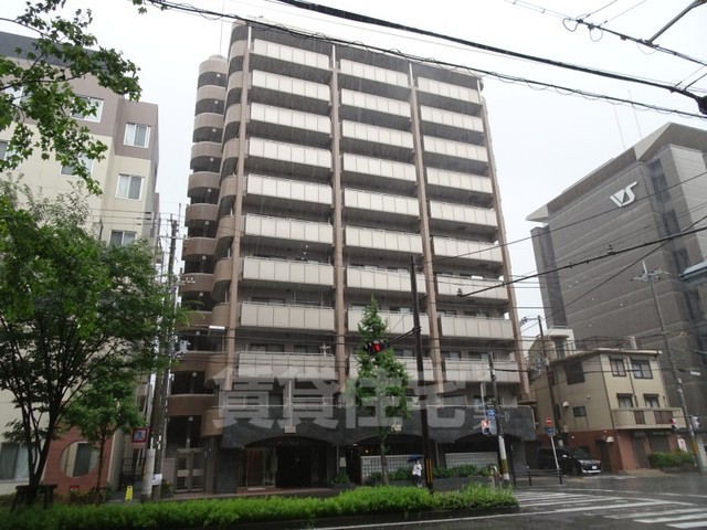 京都市下京区七条御所ノ内北町のマンションの建物外観