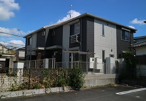 三木市緑が丘町本町のアパートの建物外観