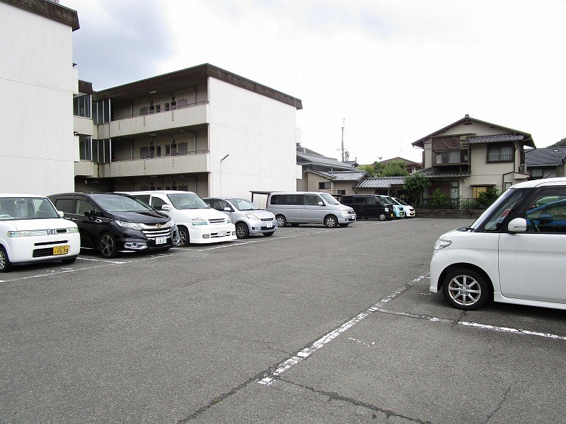 【豊栄住宅の駐車場】