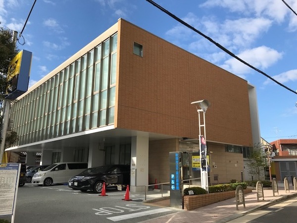 【カリエール庄屋の図書館】