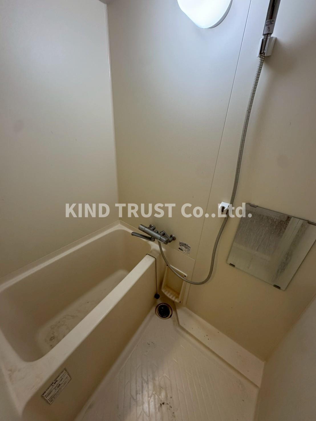 バス・シャワールーム　コンパクトで使いやすいお風呂です