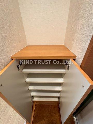 玄関　収納もある玄関です