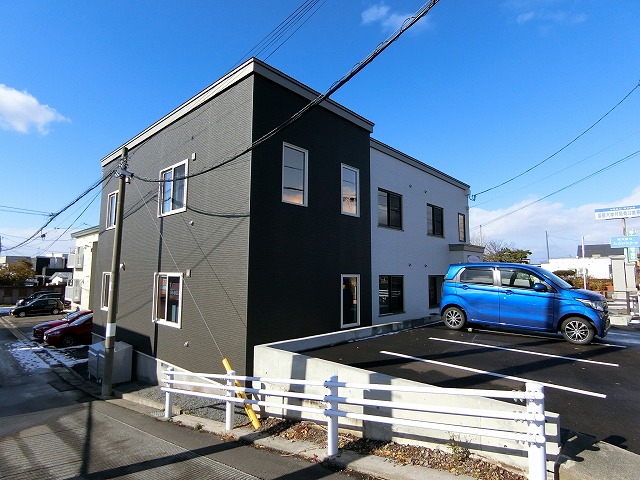 函館市湯川町のアパートの建物外観