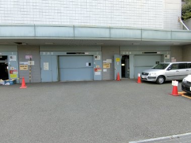 【横浜市中区山田町のマンションの駐車場】