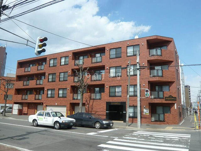 札幌市豊平区豊平四条のマンションの建物外観