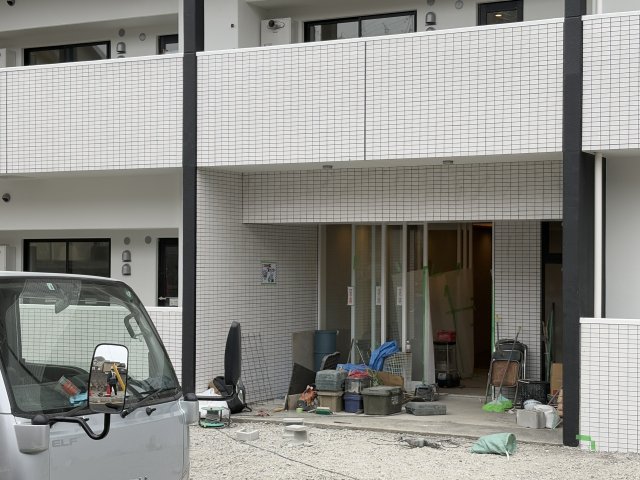 【大阪市西成区聖天下のマンションのエントランス】