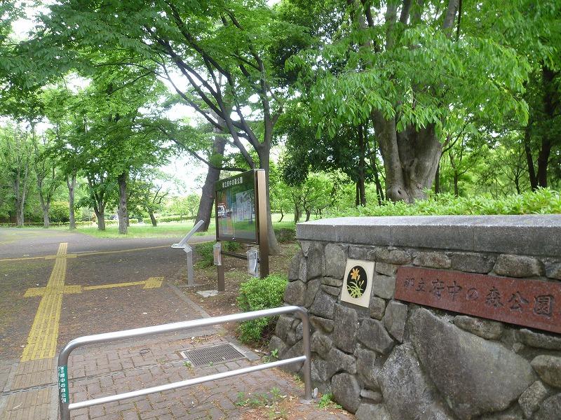 【府中市若松町のマンションの公園】