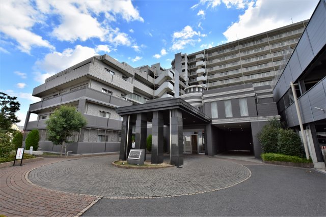 松原市松ケ丘のマンションの建物外観