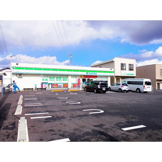 コンビニ　ファミリーマート松本沢村店（コンビニ）まで666m