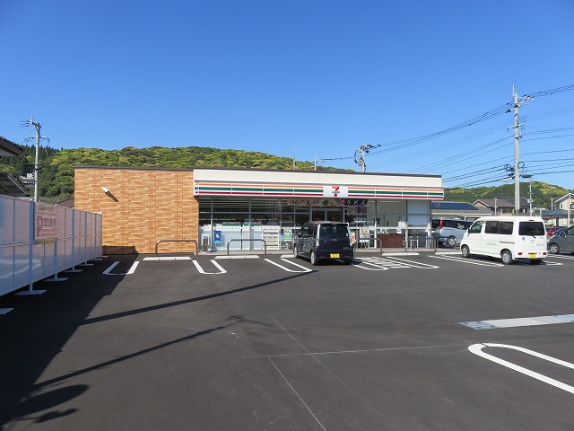 コンビニ　セブンイレブン湯之元駅前店（コンビニ）まで1102m