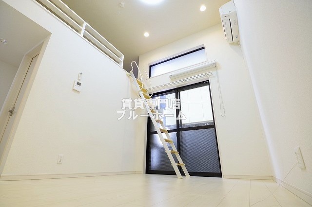 居室・リビング　7帖の広い洋室です！