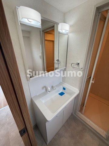 洗面設備　スペースが確保できる洗面所です