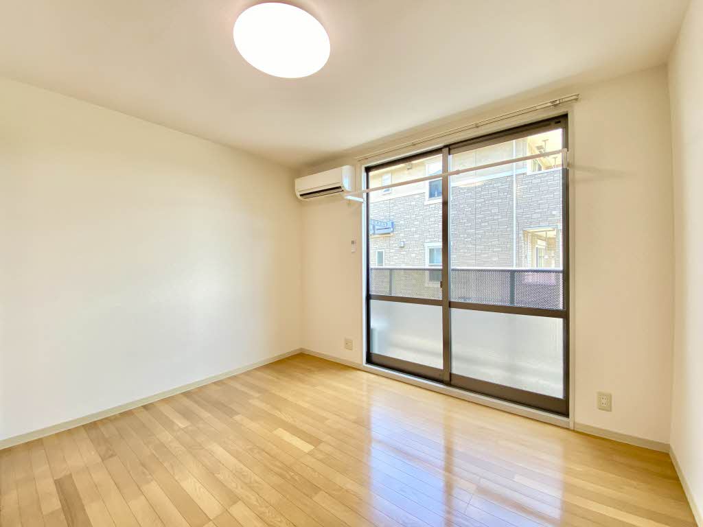 居室・リビング　5.8帖の洋室♪