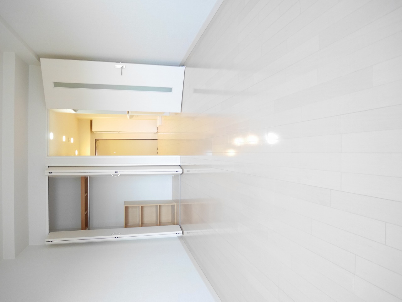 居室・リビング　白基調の室内